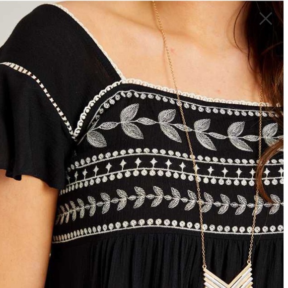 Altar’d State embroidered blouse - Picture 4 of 10